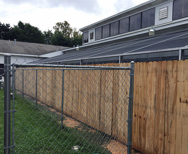News fence built by volunteers