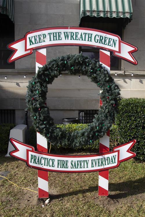 4-red-bulbs 4-red-bulbs