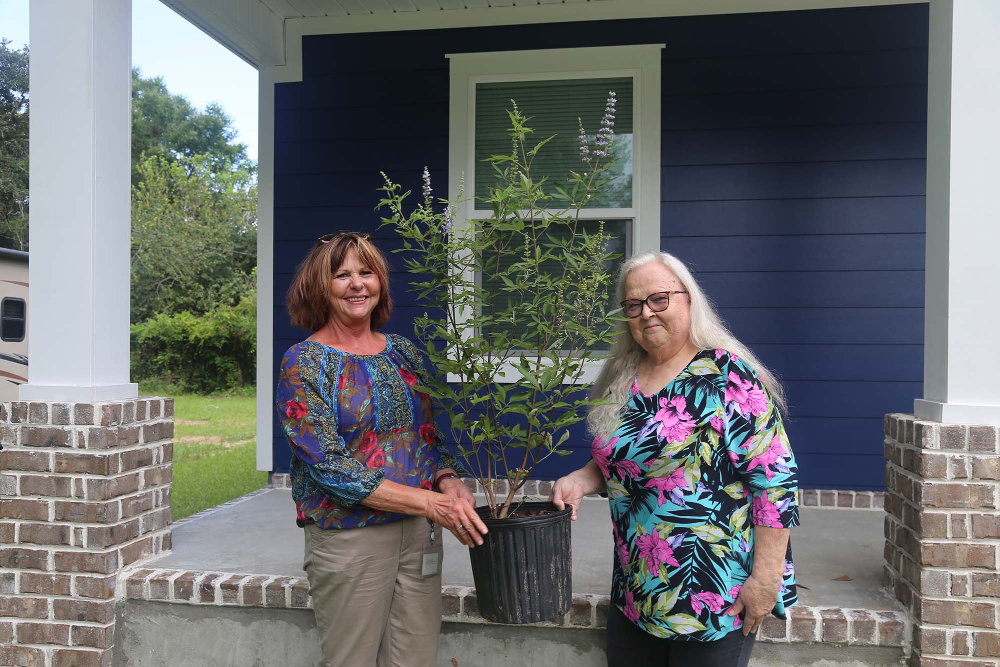 County Arborist Jimmie Jarrett gives Emma Coker a plant for her new home