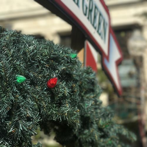 keep-the-wreath-green-red-bulb Keep the Wreath Green Red Bulb