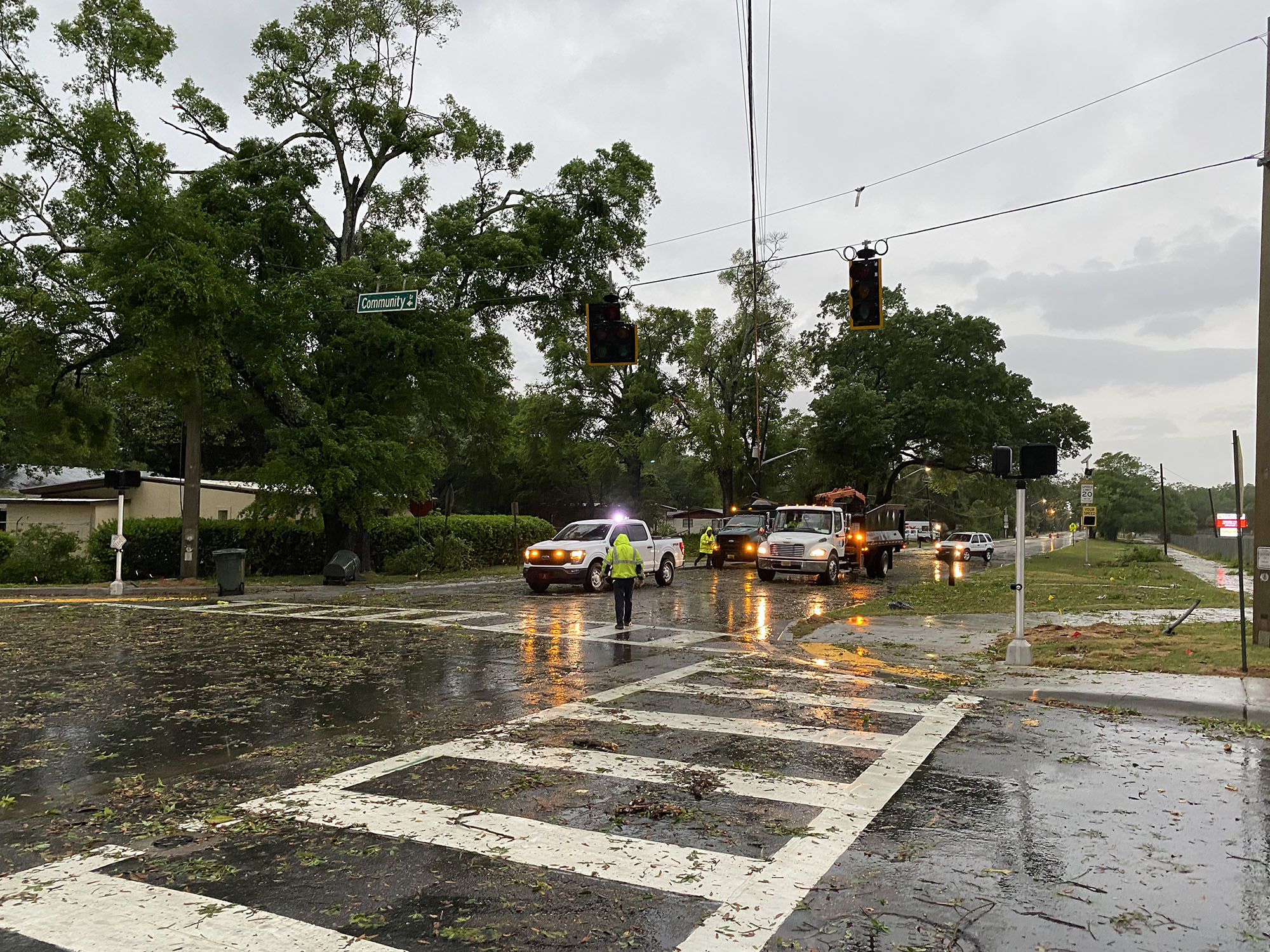 Traffic signal at Longleaf and Community Drive out