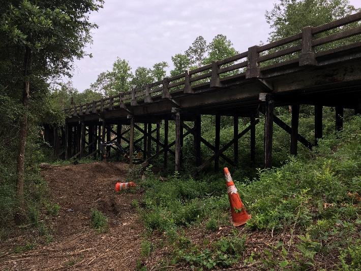 Photo of County Road 4 Bridge #480039   over Canoe Creek