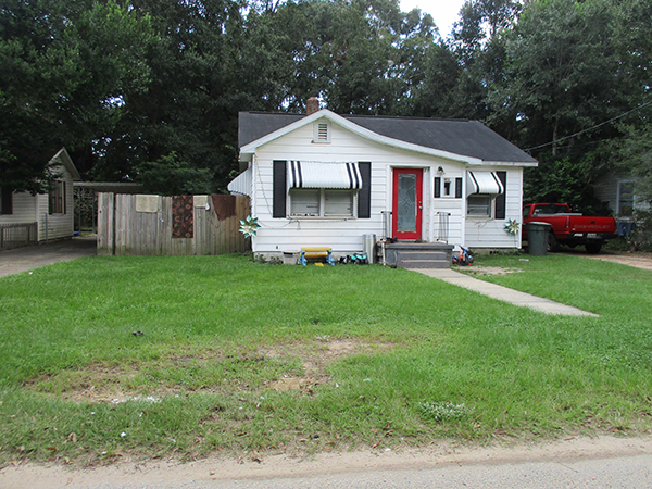 Photo of  a clean curbside in front of a home after items were collected during the Brownsville Northwest Neighborhood Cleanup.