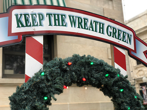 Three bulbs 2 Three red bulbs on the keep the wreath green fire safety wreath